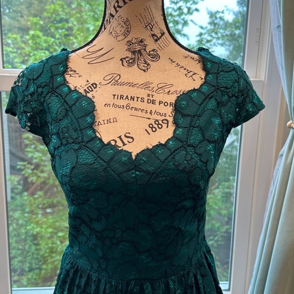 Betsy Johnson Emerald Green Lace Cocktail Dress - Picture 2 of 8
